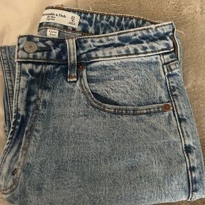 Abercrombie Curve Love The Mom High Rise Jean Size 27R